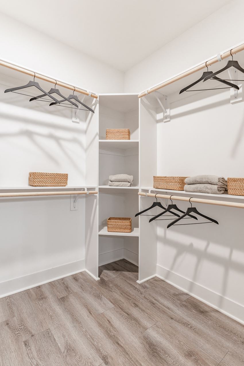 The Watts Hampton Cove Apartments, 7235 Hwy 431 S, Huntsville, AL